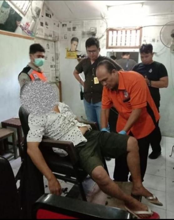 podiumnews.com-Diduga Serangan Jantung, Pria Asal Jember Tewas Saat Cukur